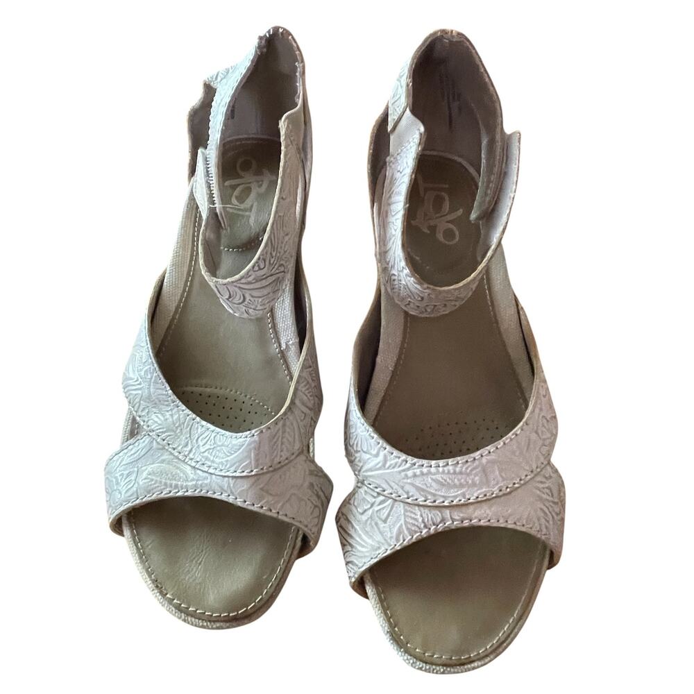 OTBT Off White Sandals